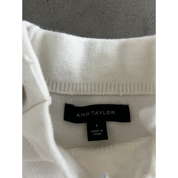 Ann Taylor Women's White Raglan Sleeve Gold Button Mock Neck Sweater Size Small - Picture 8 of 9